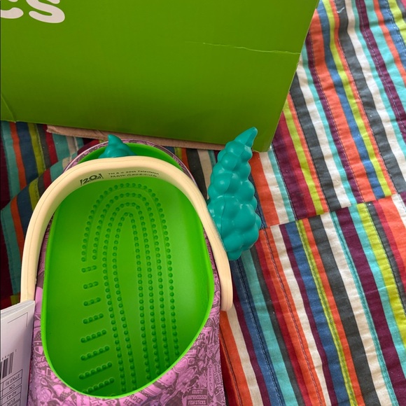 CROCS Pink Clogs with Blue Accents and Fun Charms size men 9 women’s 11 new - Picture 7 of 15